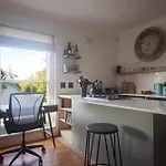 Charming One Bed With Vineyard & Mountain Views