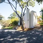 Charming One Bed With Vineyard & Mountain Views