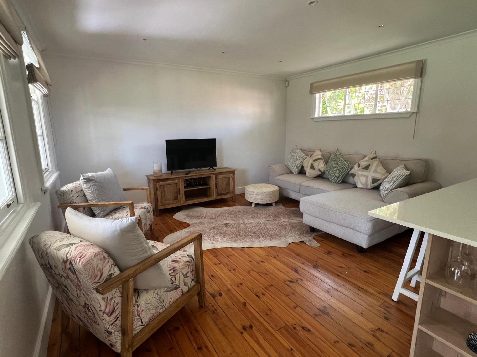 Charming One Bed With Vineyard & Mountain Views Holiday home Cape Town
