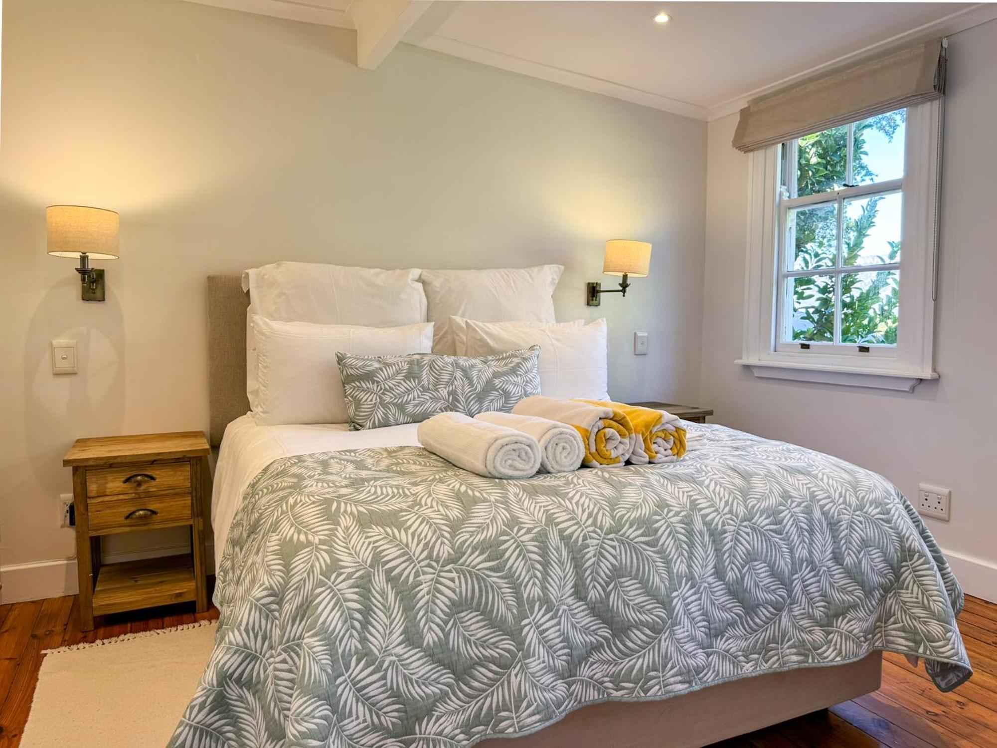 Charming One Bed With Vineyard & Mountain Views Holiday home Cape Town