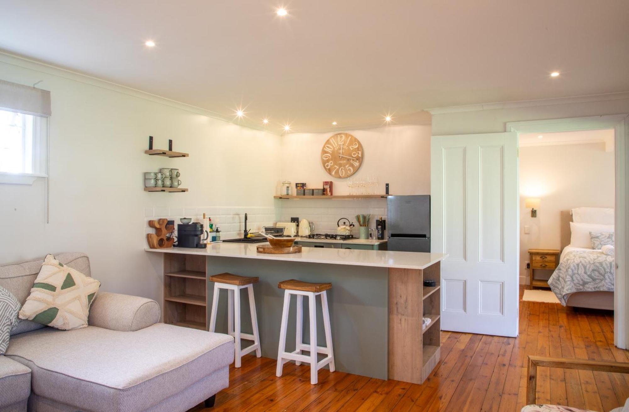 Charming One Bed With Vineyard & Mountain Views * Cape Town