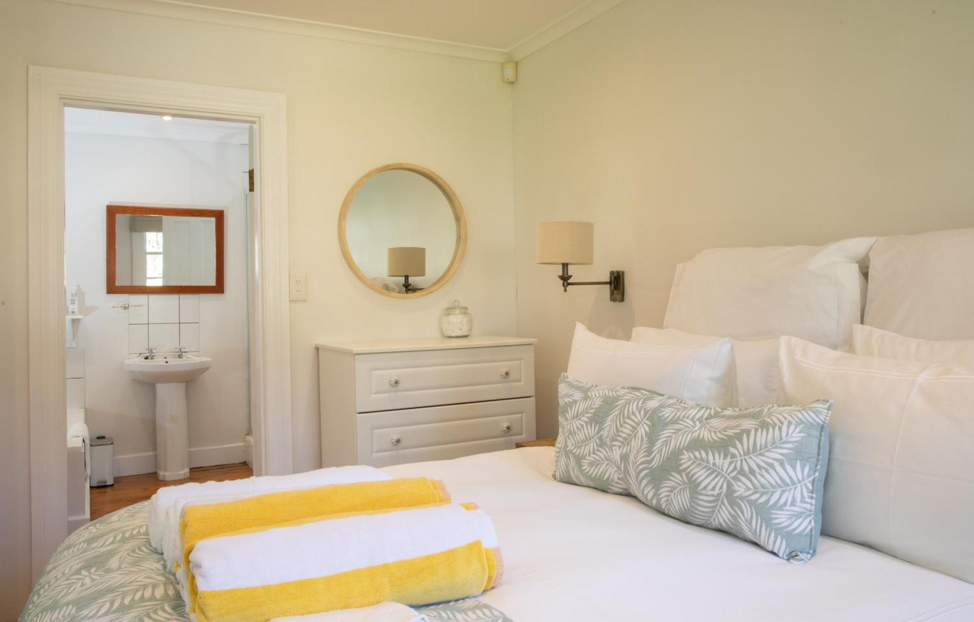 Charming One Bed With Vineyard & Mountain Views Holiday home Cape Town