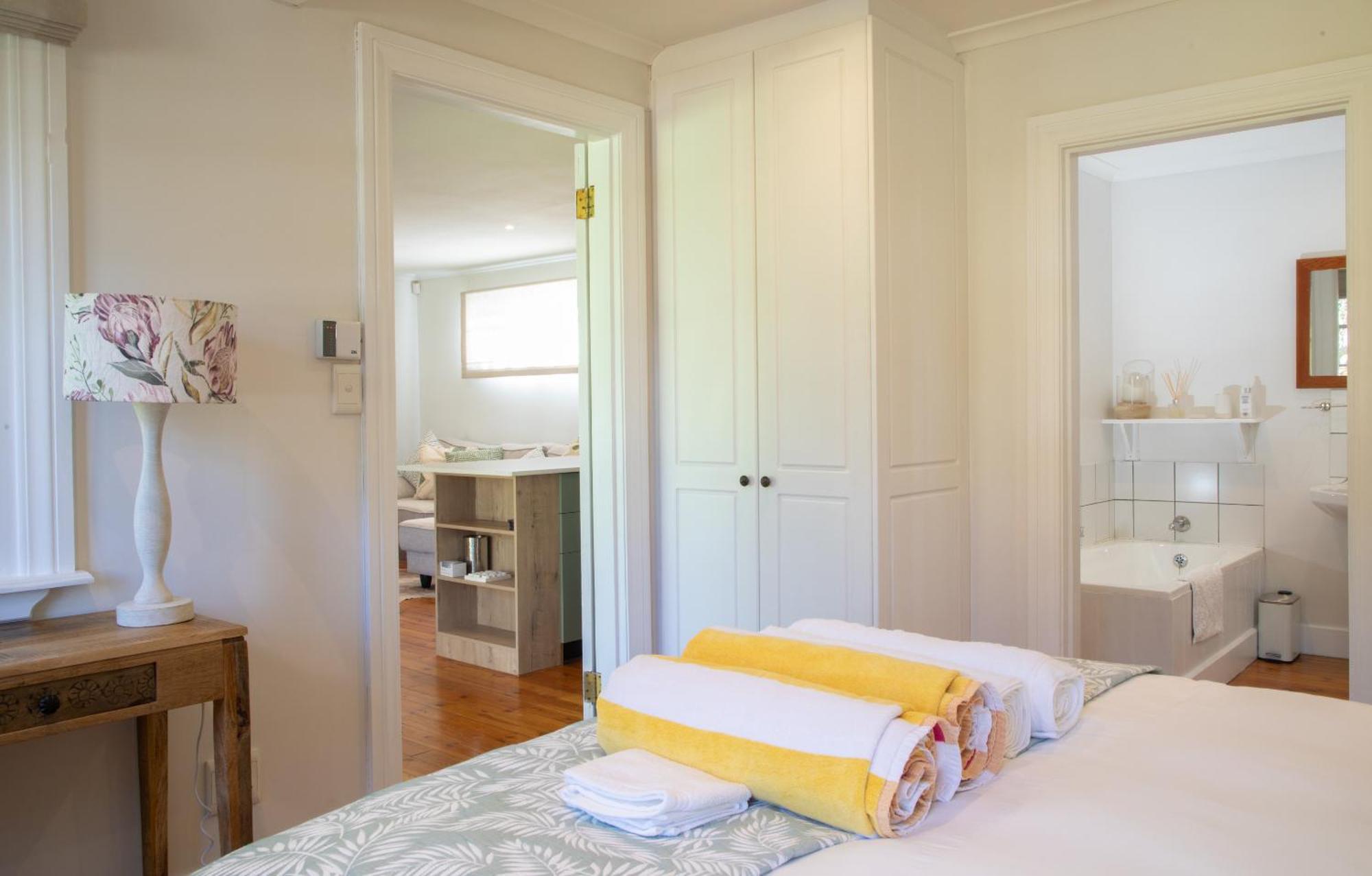 Charming One Bed With Vineyard & Mountain Views