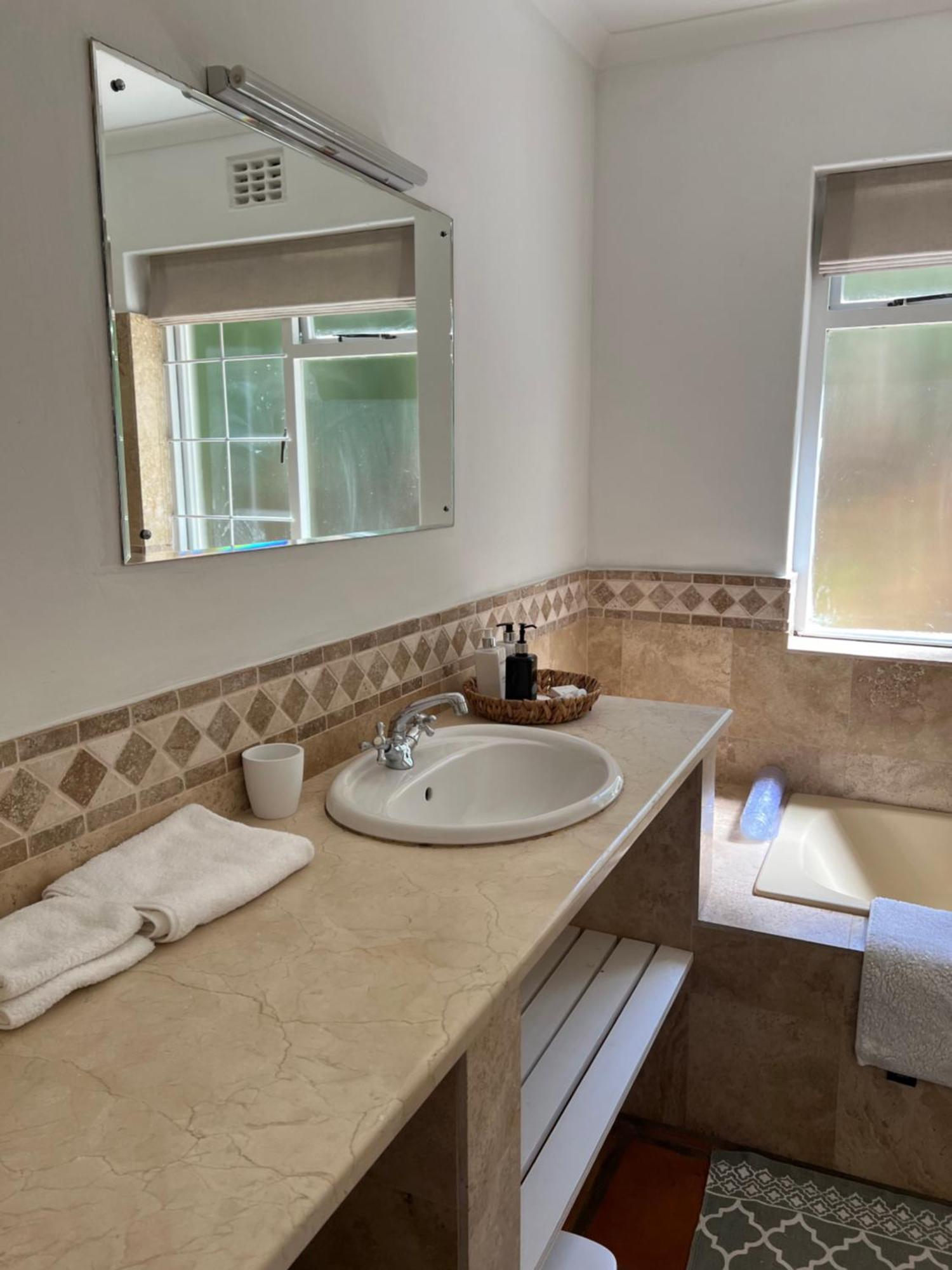 Charming One Bed With Vineyard & Mountain Views Cape Town