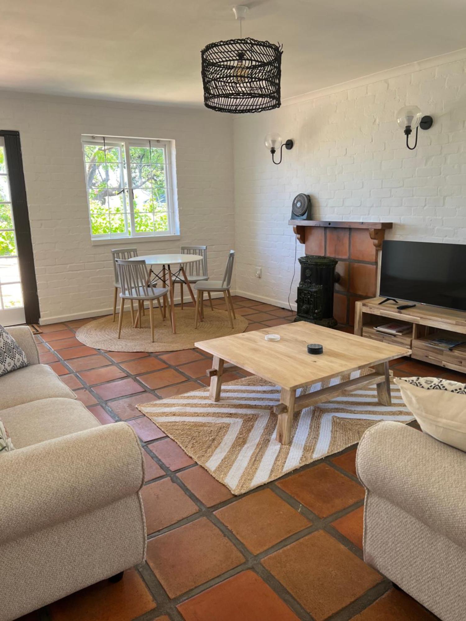 Charming One Bed With Vineyard & Mountain Views *