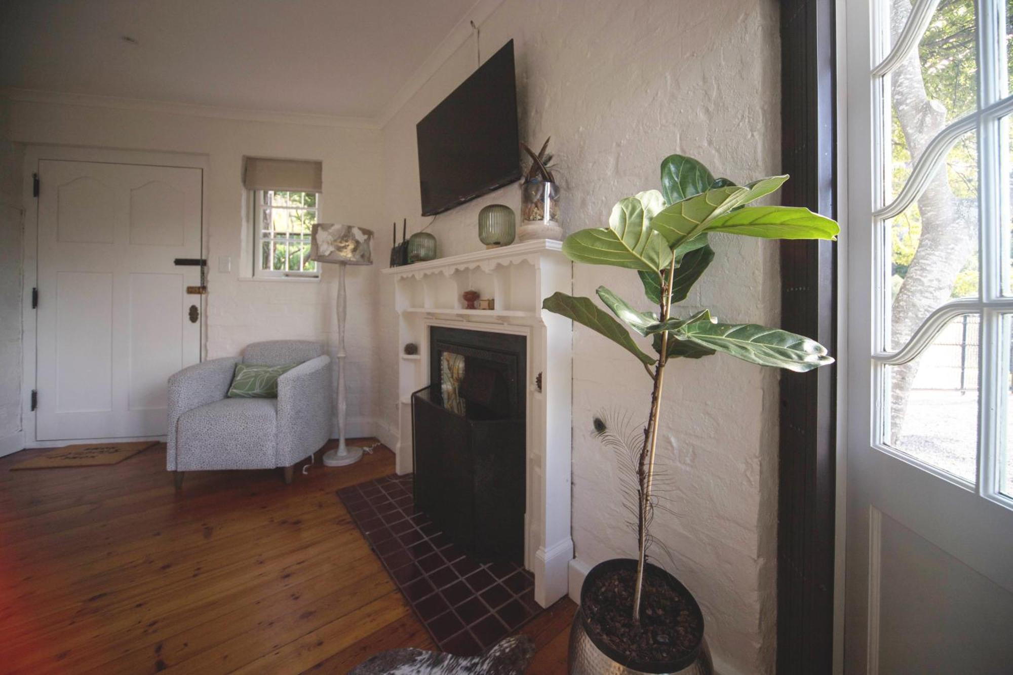 Charming One Bed With Vineyard & Mountain Views Holiday home *