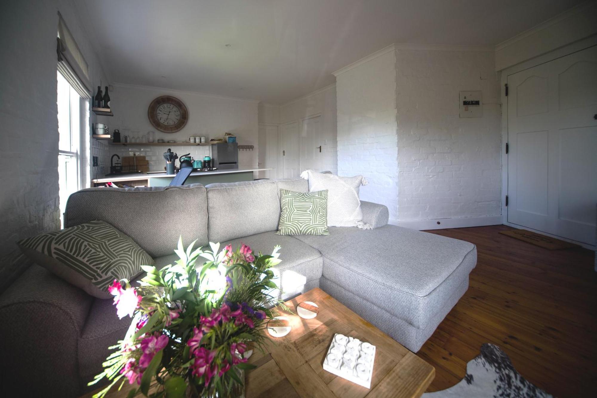 Charming One Bed With Vineyard & Mountain Views *