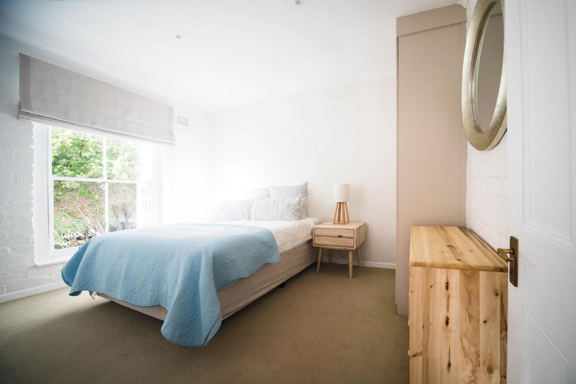 Charming One Bed With Vineyard & Mountain Views