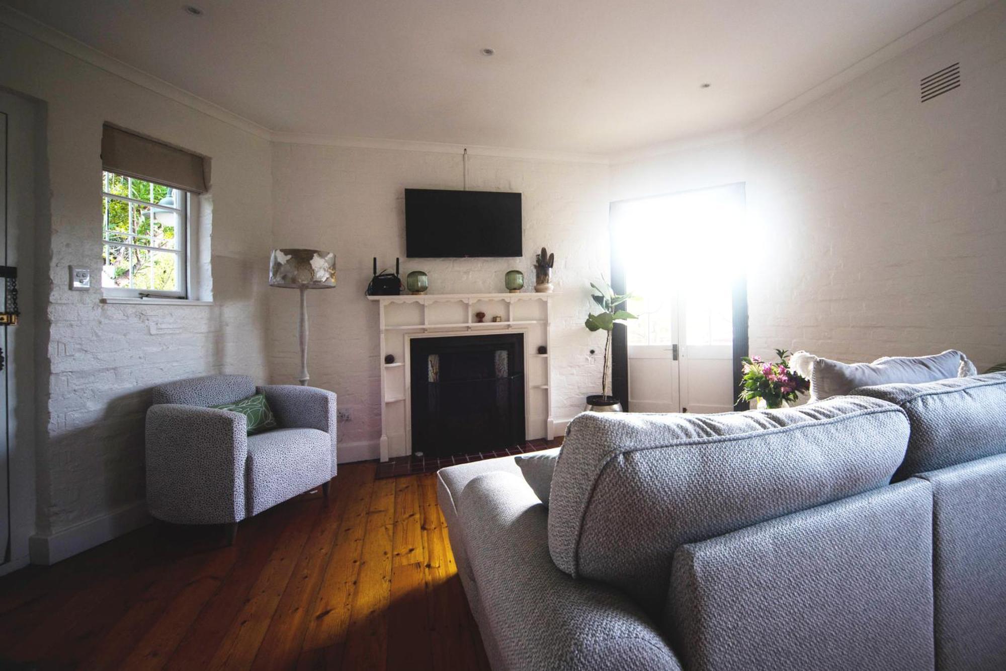 Charming One Bed With Vineyard & Mountain Views Cape Town